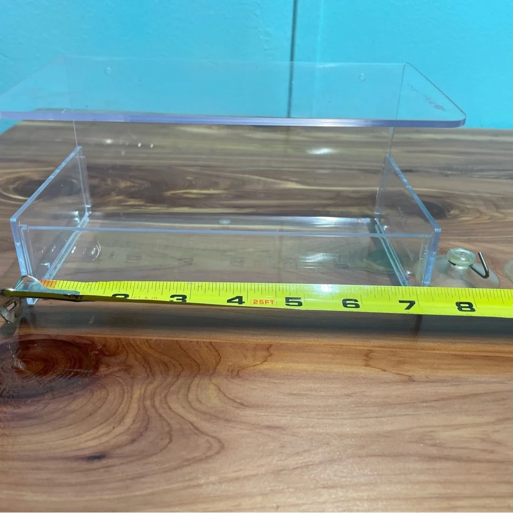 Clear window bird feeder